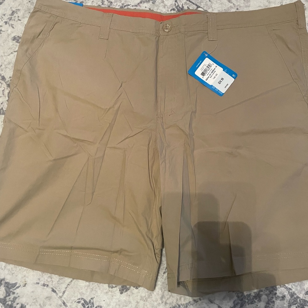 Men’s Khaki Columbia shorts 42w 10L